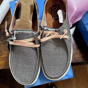 HEYDUDE
WOMENS WENDY BOHO SLIP ON SNEAKER